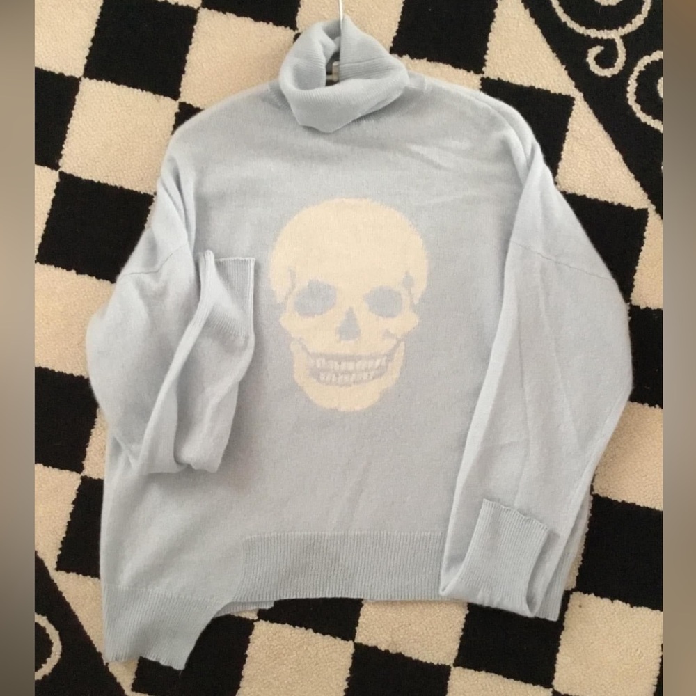 Skull Cashmere medium turtleneck sweater EUC